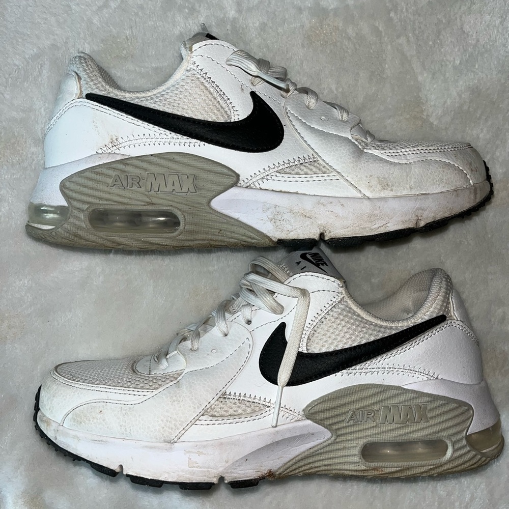 Nike Air Max Women’s Size 8.5 White and Black Sneakers